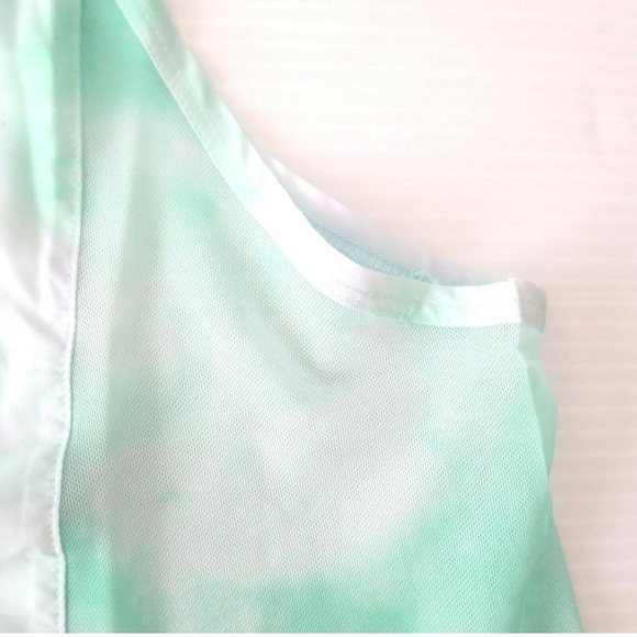 🆕 NIKE Icon Clash City Sleek Running Tank SIZE MEDIUM - Picture 6 of 13